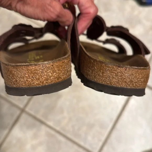 Birkenstock Brown Sandals with Classic Design - Picture 5 of 7